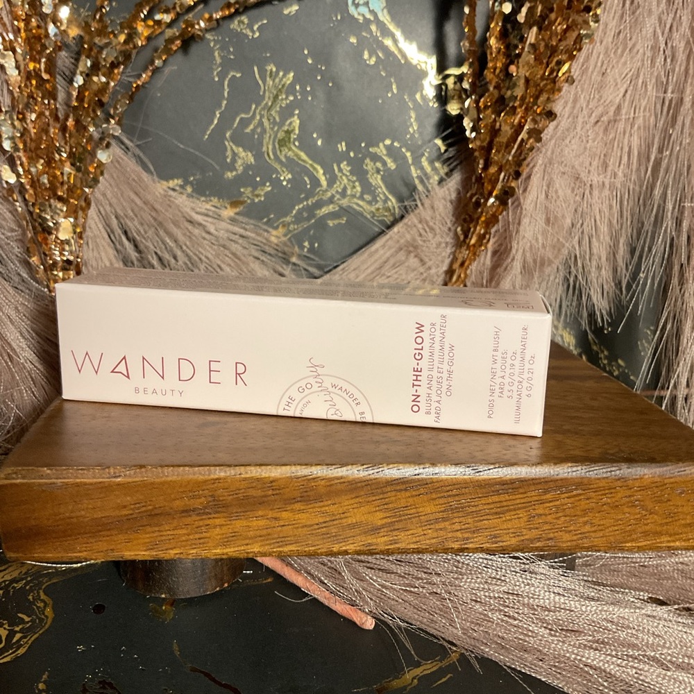 Wander Beauty On-The-Glow Blush & Illuminator Strawberry Fields / Nude Glow NEW